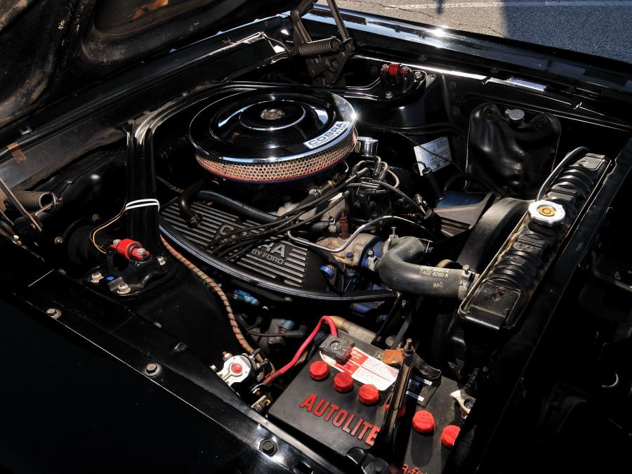 Моторный отсек Shelby GT350 1967 года  (фото 2 из 32)